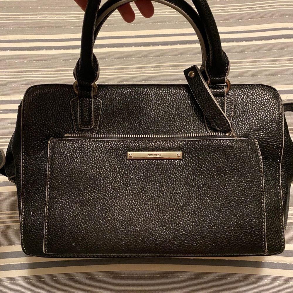 NWOT Nine West Zip N Go Black Bag
